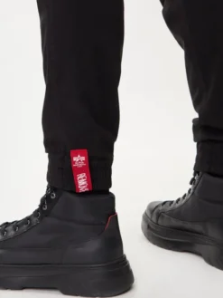 Alpha Industries Joggery Airman 188201 Czarny Tapered Fit