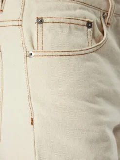 AMI Paris Jeansy HTR001.DE0039 Écru Classic Fit