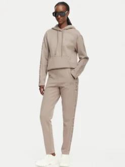 EA7 Emporio Armani Dres 7W000116 AF10443 U6100 Beżowy ciemny Regular Fit