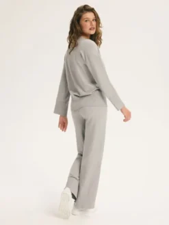 Esotiq Komplet sweter i spodnie materiałowe 46082 Szary Regular Fit