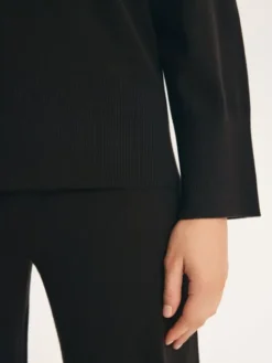 Esotiq Komplet sweter i spodnie materiałowe 46082 Brązowy Regular Fit