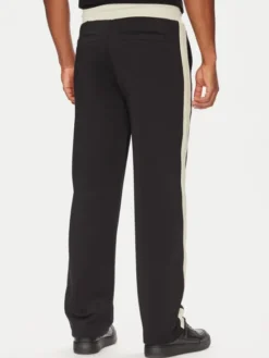Guess Spodnie dresowe Z5YB14 KCRU2 Czarny Regular Fit