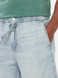 Guess Szorty jeansowe Carson M6YDVB D1407 Niebieski jasny Relaxed Fit