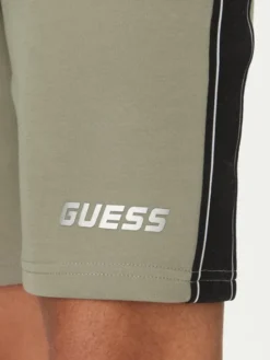 Guess Szorty materiałowe Z4RD04 KB3P2 Zielony Regular Fit