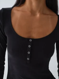 La Mania Longsleeve ESTHER Czarny Basic Fit