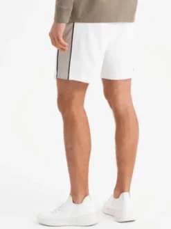 Ombre Szorty materiałowe OM-SRSK-0182 Biały Regular Fit