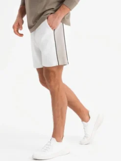 Ombre Szorty materiałowe OM-SRSK-0182 Biały Regular Fit