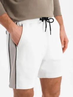 Ombre Szorty materiałowe OM-SRSK-0182 Biały Regular Fit