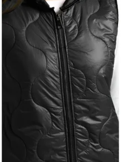 Perso Bezrękawnik BLE230000F Czarny Regular Fit