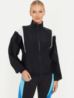 Reebok Kurtka przejściowa Woven Jacket 100072686 Czarny Regular Fit