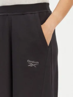 Reebok Spodnie dresowe 100214071 139-18-00 Czarny Regular Fit