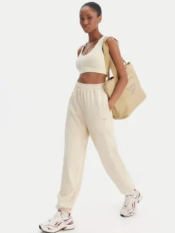 Reebok Spodnie dresowe Reebok x Ewa Chodakowska RK25621CCW Beżowy Relaxed Fit