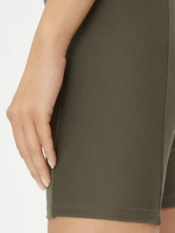 Reebok Szorty sportowe Yoga Performance IM4041 Khaki Tight Fit