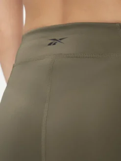 Reebok Szorty sportowe Yoga Performance IM4041 Khaki Tight Fit