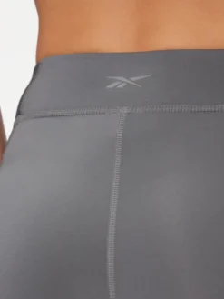 Reebok Szorty sportowe Yoga Performance IM4040 Szary Tight Fit
