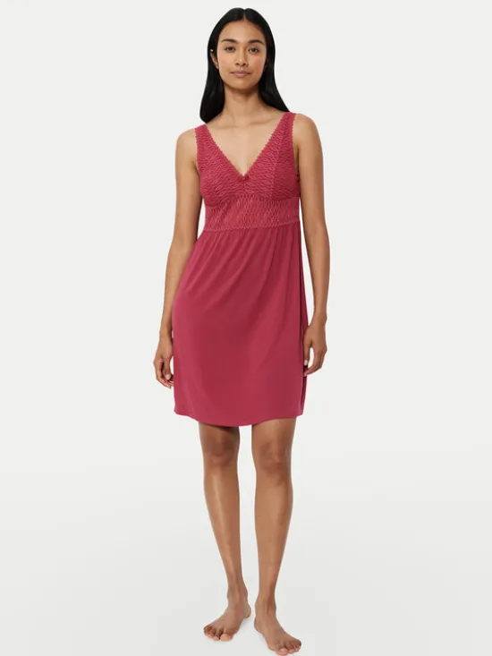 Triumph Koszula nocna Aura Spotlight 10218288 Czerwony Regular Fit
