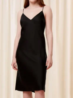 Triumph Koszula nocna Silky Sensuality NDW X 10216557 Czarny Regular Fit
