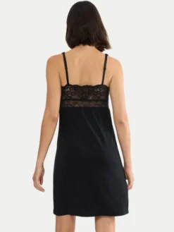Triumph Koszula nocna Timeless Sensuality 10227238 Czarny Regular Fit