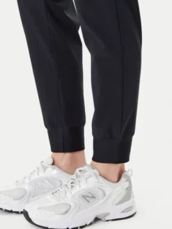 Under Armour Spodnie dresowe Armoursport High Rise Wvn Pnt 1382727-001 Czarny Loose Fit