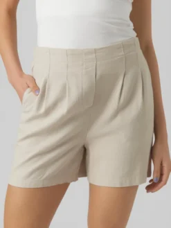 Vero Moda Szorty materiałowe Jesmilo 10279694 Beżowy Regular Fit